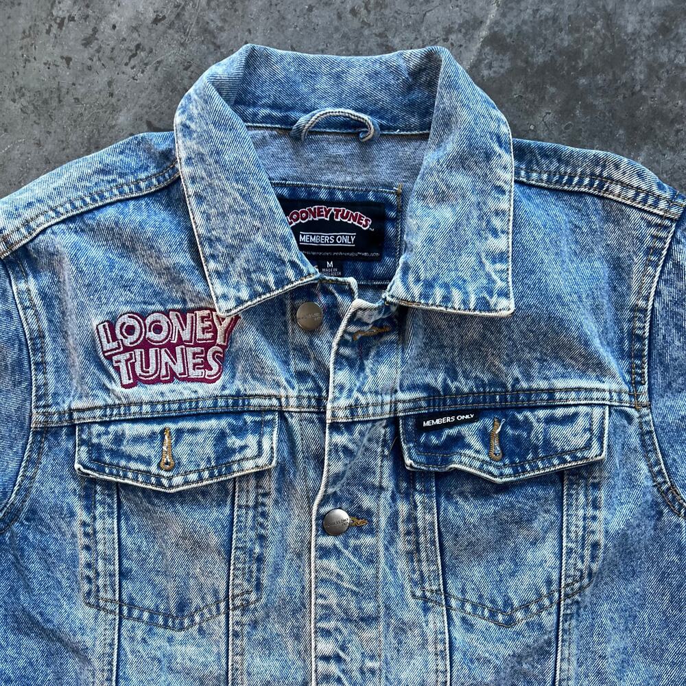 Members Only x Looney Tunes Acid Wash Denim Jacket Size Medium - Picture 2 of 10